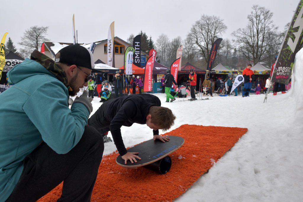 Fitnes trenér Jakub Bína, testování lyží Fischer nebo Armada, snowboardů Nitro nebo bruslí Sled Dogs a k tomu party. To vás čeká během února na festivalu WooXUP 2017