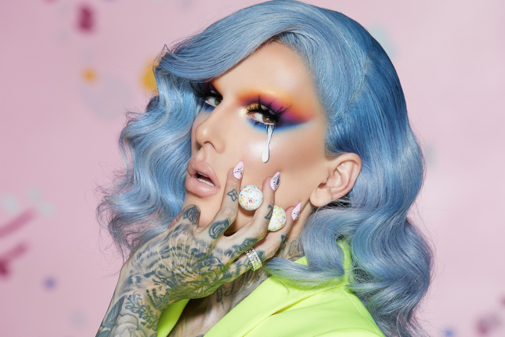 Dokáže tento make-up zakrýt můj dnešní smutek? Dokáže!Kosmetika Jeffree Star byla navržena tak, aby dělala přesně tohle.