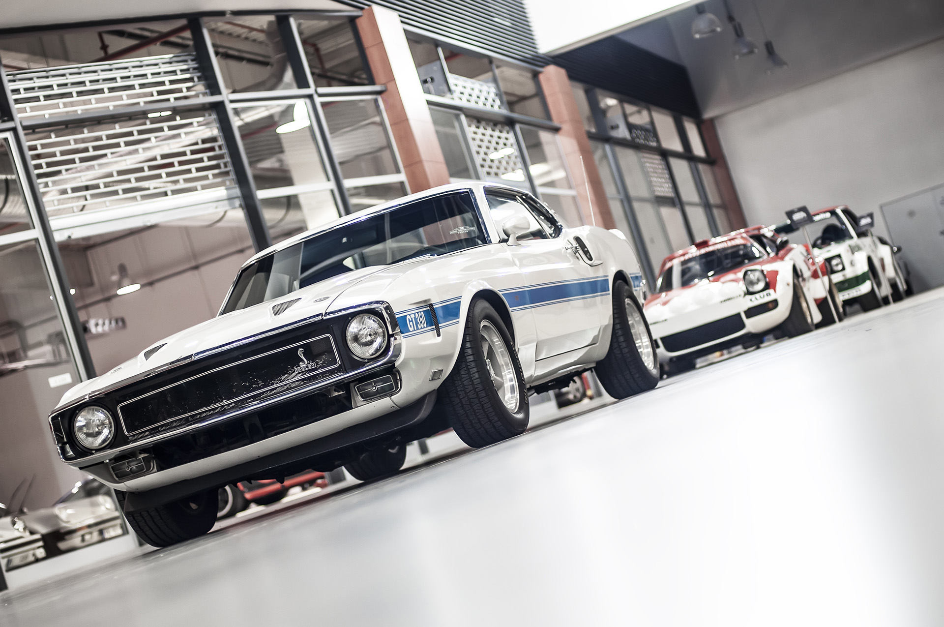 Jedna z největších sbírek automobilových legend Engine Classic Cars