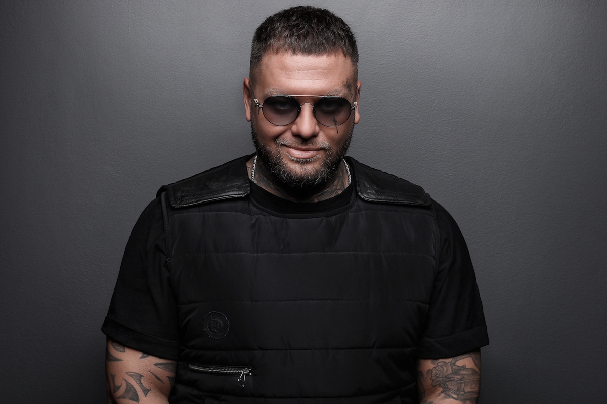 Kali Rapper Outfit Známý rapper Kali vydává klip Lepší, titulní song stejnojmenného alba ...
